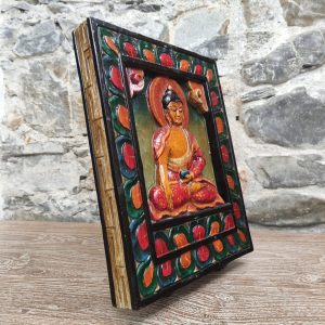 cornice decorata di quadro intagliato con buddha dipinto a mano