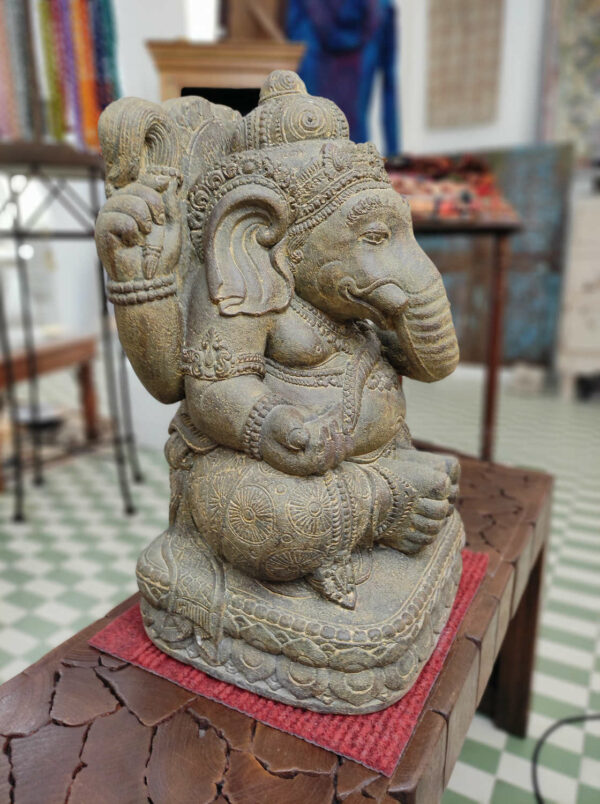 ganesh statua in pietra indonesiana