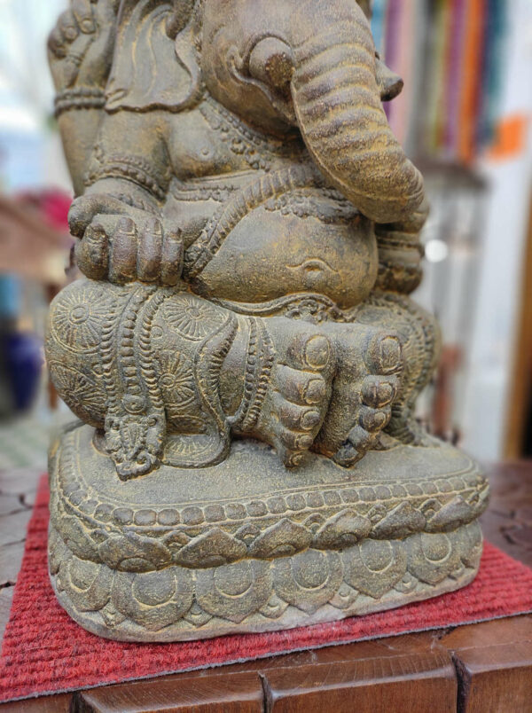 ganesh statua in pietra indonesiana